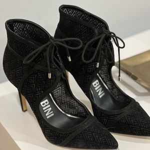 Gianni Bini black suede pumps